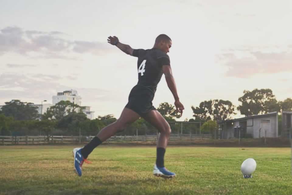 Consultation entre un avocat en droit du sport et un athlète à La Rochelle